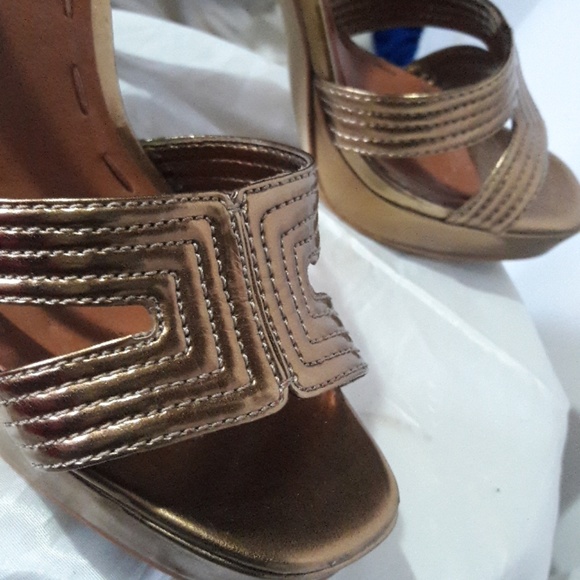 🎀SOLD🎀 $15  Colin Stuart  5"h Bronze Sandals 8.5 - Picture 6 of 6